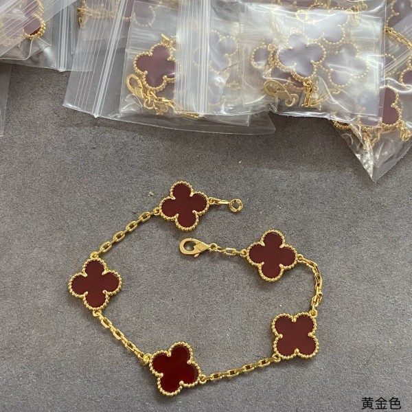 Four-leaf clover red chalcedony gold bracelet