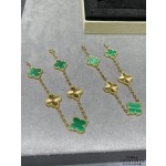 Four-leaf clover gold-interspersed green floral bracelet