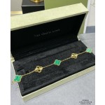Four-leaf clover gold-interspersed green floral bracelet