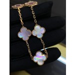 Four-leaf clover and mother-of-pearl five-flower bracelet