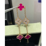 Four-leaf clover, rose red, interspersed with gold diamonds, five-flower bracelet.