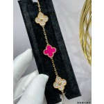 Four-leaf clover, rose red, interspersed with gold diamonds, five-flower bracelet.