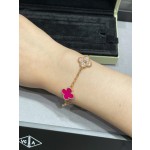 Four-leaf clover, rose red, interspersed with gold diamonds, five-flower bracelet.