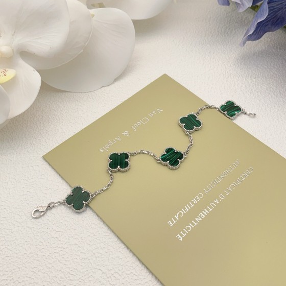 Four-leaf clover green and silver bracelet