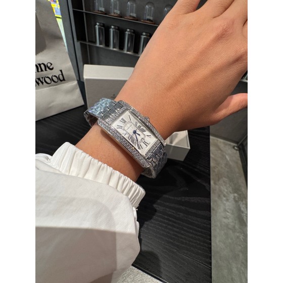 Cartier Tank series, double row diamonds, scale-patterned strap, silver color, size 23*42mm