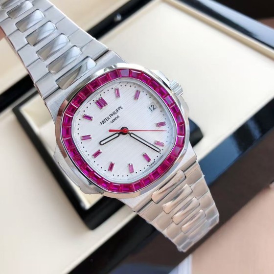 Patek Philippe Nautilus 5711, white dial, 40mm diameter, 8.8mm thickness.