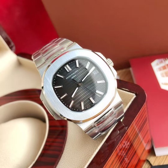 Patek Philippe Nautilus 5711/1A stainless steel watch; 40mm dial, 8.8mm thickness.