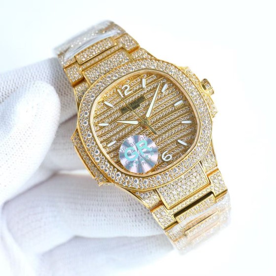 Patek Philippe Ladies' Nautilus 7118 (R69) – Full-Diamond Limited Edition