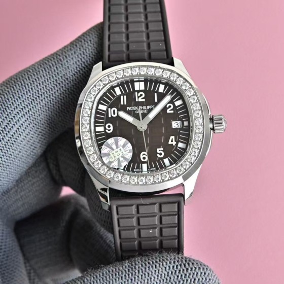 Patek Philippe Aquanaut Ladies' Mechanical Watch (35.6mm)