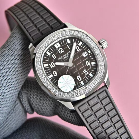 Patek Philippe Aquanaut Ladies' Mechanical Watch (35.6mm)