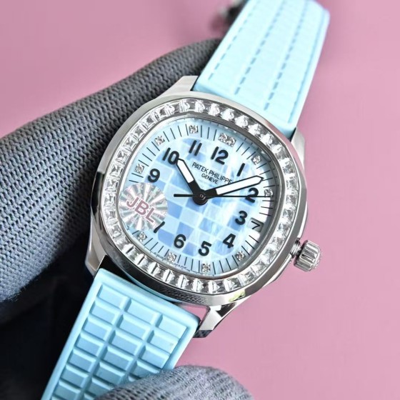 Patek Philippe Aquanaut Ladies' Mechanical Watch (35.6mm)