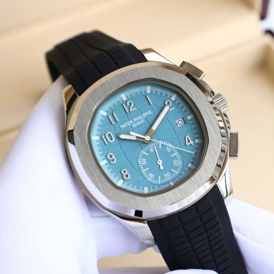 Patek Philippe "Aquanaut" (Three-hand model with date)