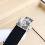 Patek Philippe "Aquanaut" (Three-hand model with date)