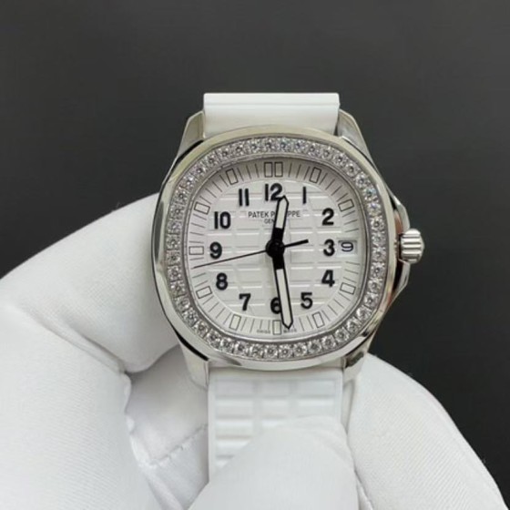 Patek Philippe Aquanaut Ladies' Mechanical Watch (35.6mm)
