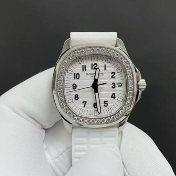 Patek Philippe Aquanaut Ladies' Mechanical Watch (35.6mm)