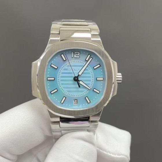 Patek Philippe Nautilus Ladies' Watch (Sport-Chic) – 35.2mm