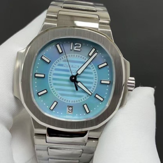 Patek Philippe Nautilus Ladies' Watch (Sport-Chic) – 35.2mm