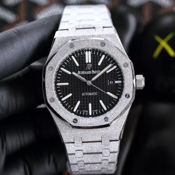 Audemars Piguet (AP) Royal Oak Series, sapphire crystal, dimensions 45mm x 12mm.