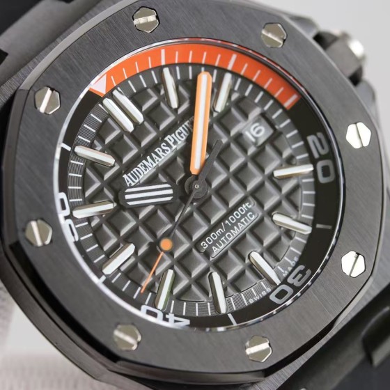 Audemars Piguet "Royal Oak Offshore" 15703 Series 42mm