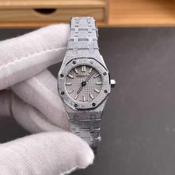 Audemars Piguet Royal Oak 67630 Frosted Gold, White Dial, 23mm, Quartz Movement